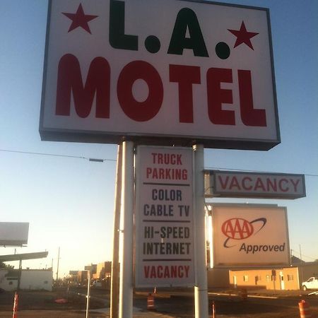 La Motel Claude Екстериор снимка